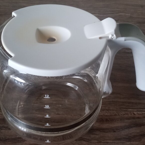 Black & Decker 12 Cup Coffee Crafe Replaceable Coffee Pot White Lid Gray Handle - Picture 4 of 6